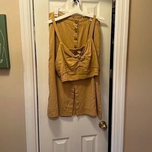 Universal thread skirt set, size XL. Tags are off but never worn.